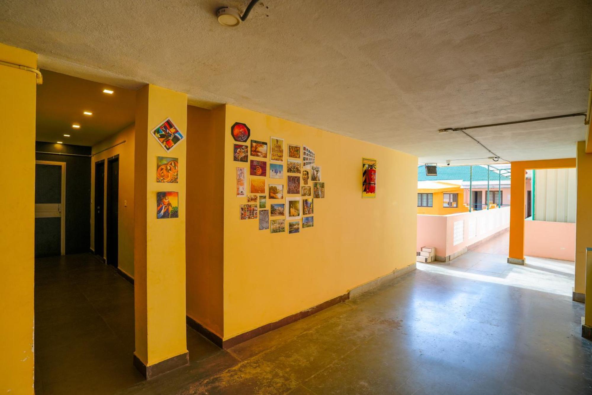 La Courtyard Hotel Puduccseri Kültér fotó