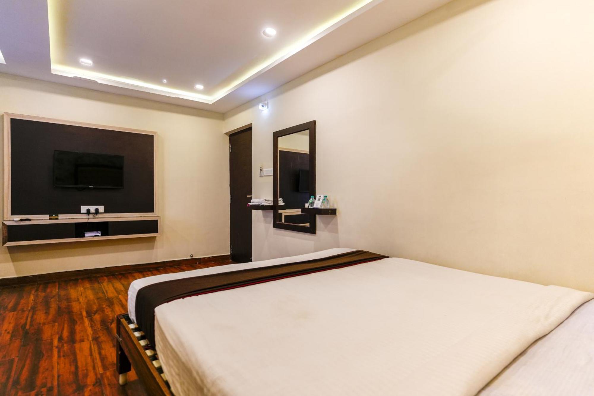 La Courtyard Hotel Puduccseri Kültér fotó