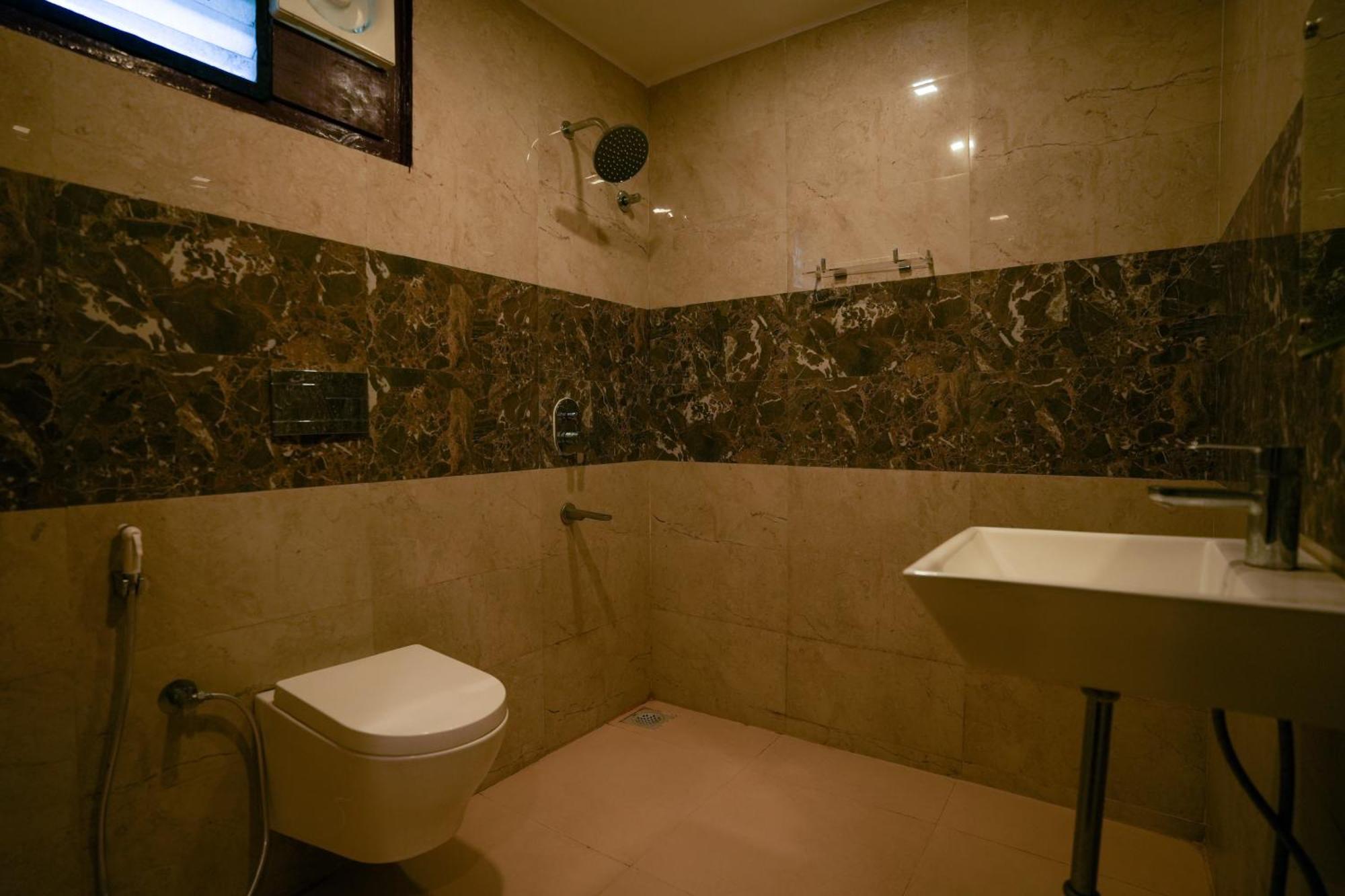 La Courtyard Hotel Puduccseri Kültér fotó