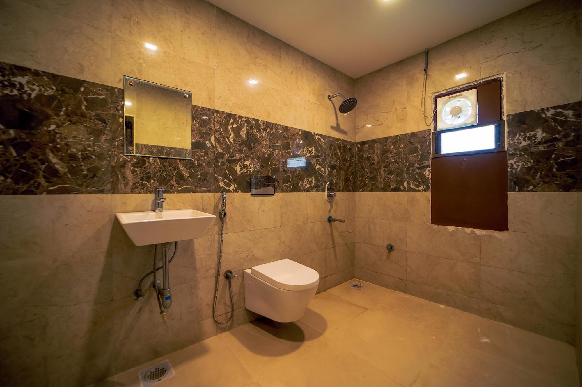La Courtyard Hotel Puduccseri Kültér fotó