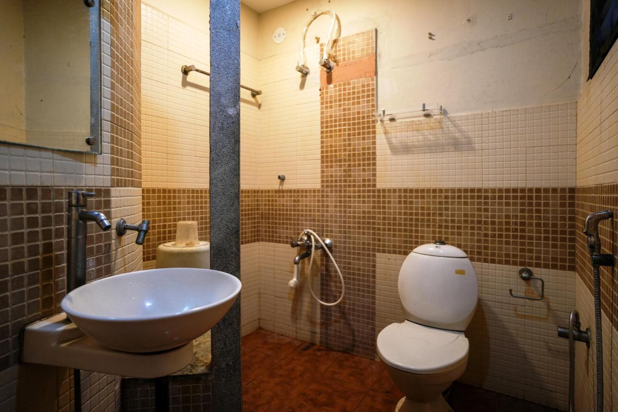 La Courtyard Hotel Puduccseri Kültér fotó